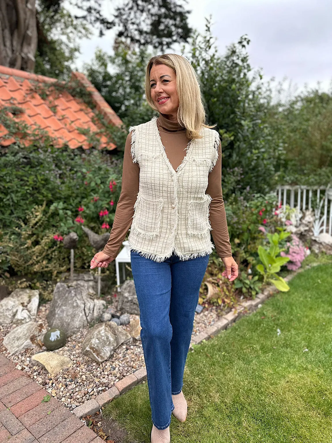 Antique Cream Premium Soft Fringed Chenille Gold Tartan Gilet
