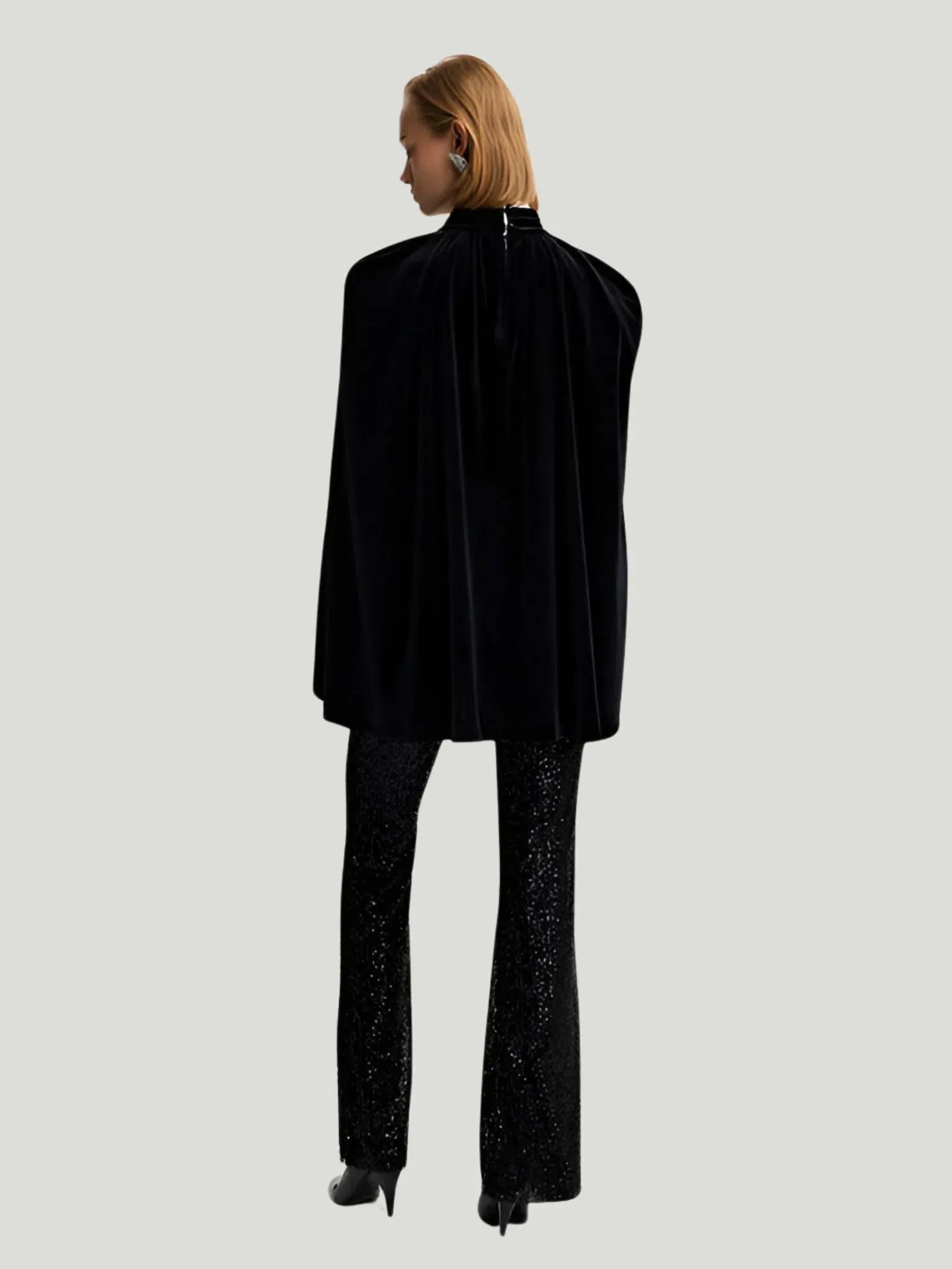 TOUCHÉ Velvet Cloak