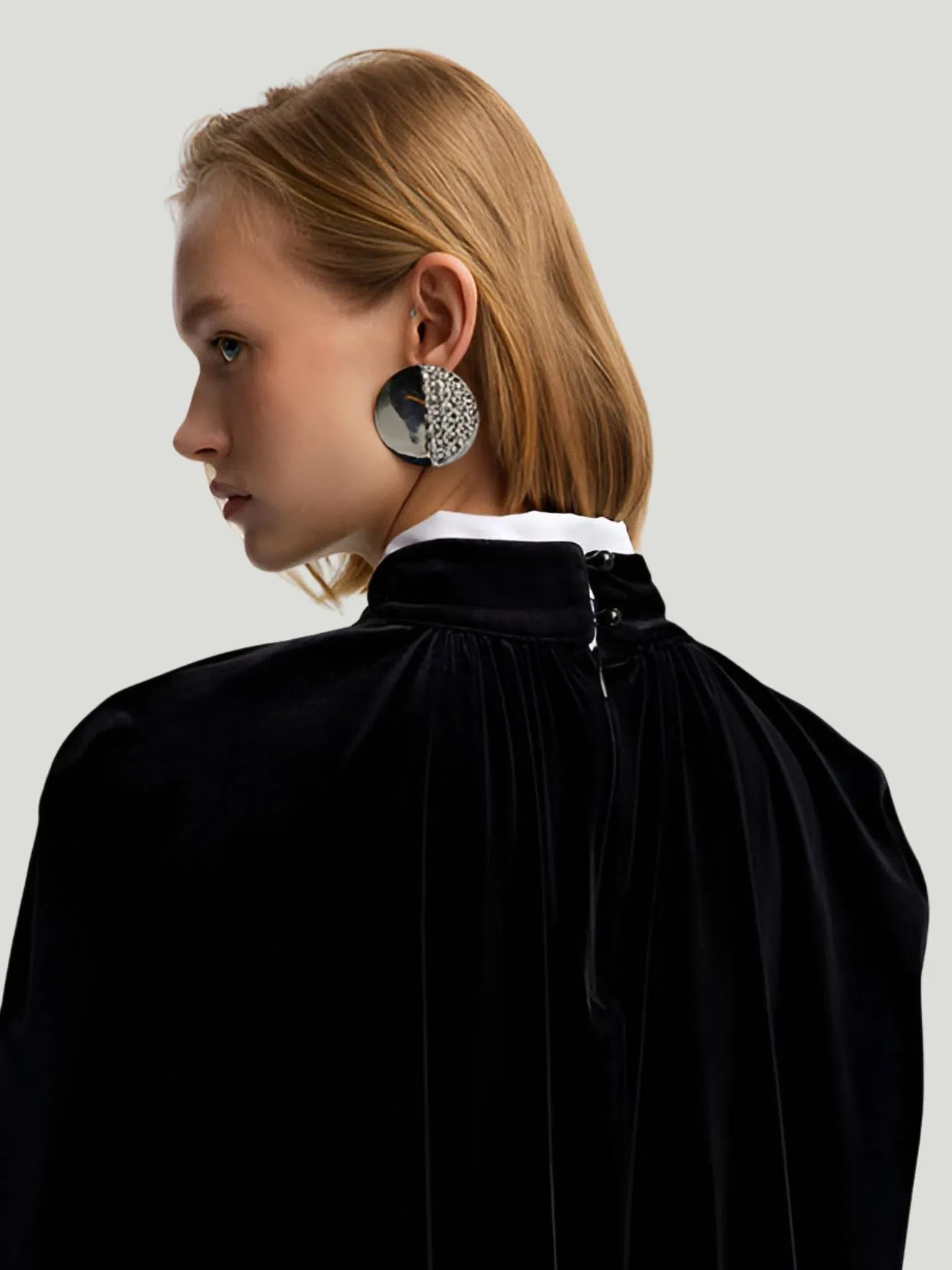 TOUCHÉ Velvet Cloak